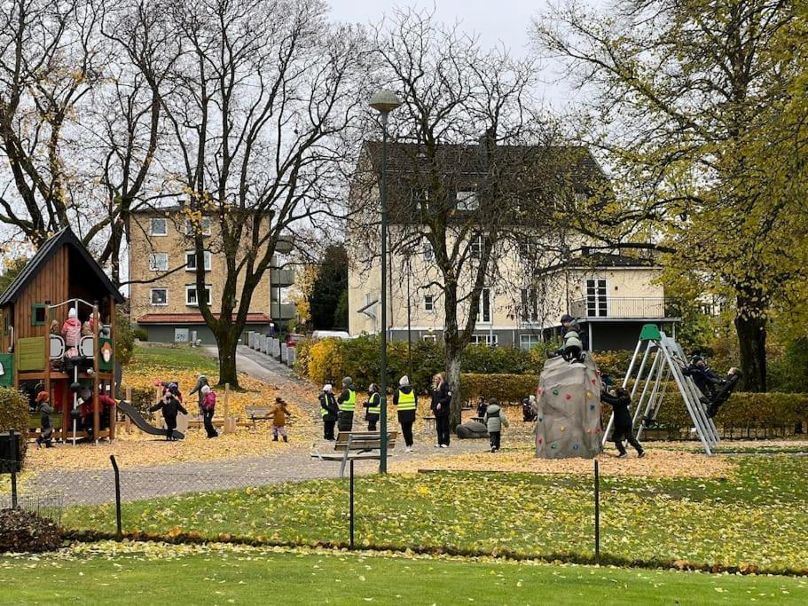 Haerligt Stort Boende I Perfekt Laege Boras Exterior photo